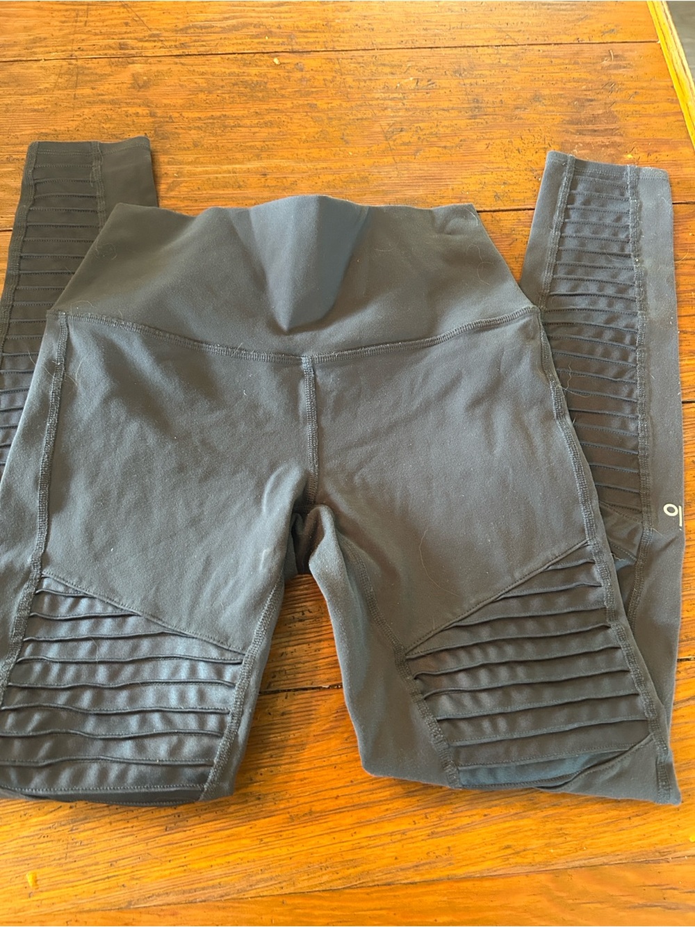 Alo High-Rise Moto Leggings - Picture 3 of 3